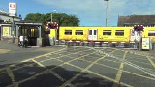 Birkdale Level Crossing [upl. by Aholla246]